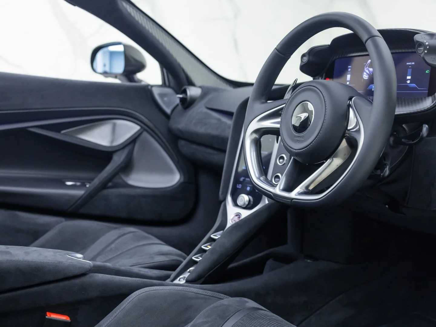 2023 McLaren 750S Spider, 29/30