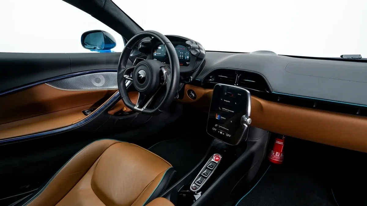 2023 McLaren Artura offered by a specialist dealer in Dubai, United Arab Emirates, photo 13 of 25