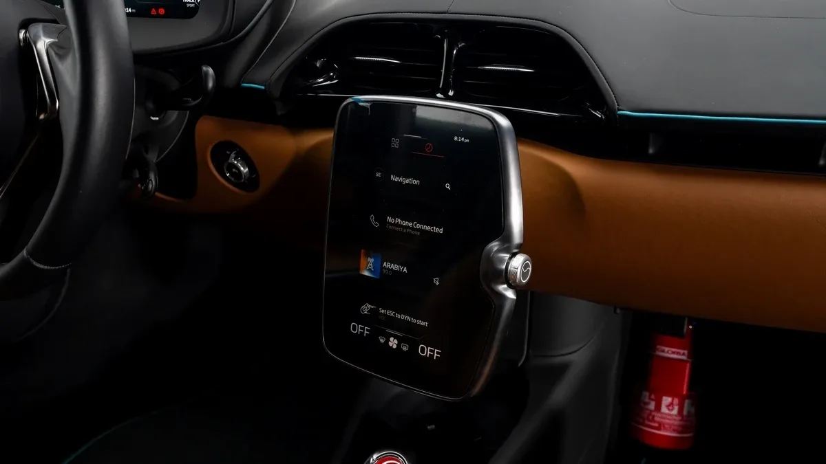 2023 McLaren Artura offered by a specialist dealer in Dubai, United Arab Emirates, photo 14 of 25