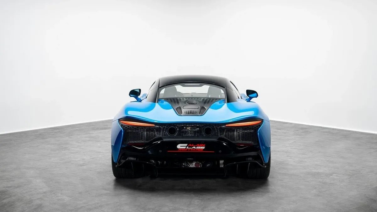 2023 McLaren Artura offered by a specialist dealer in Dubai, United Arab Emirates, photo 25 of 25