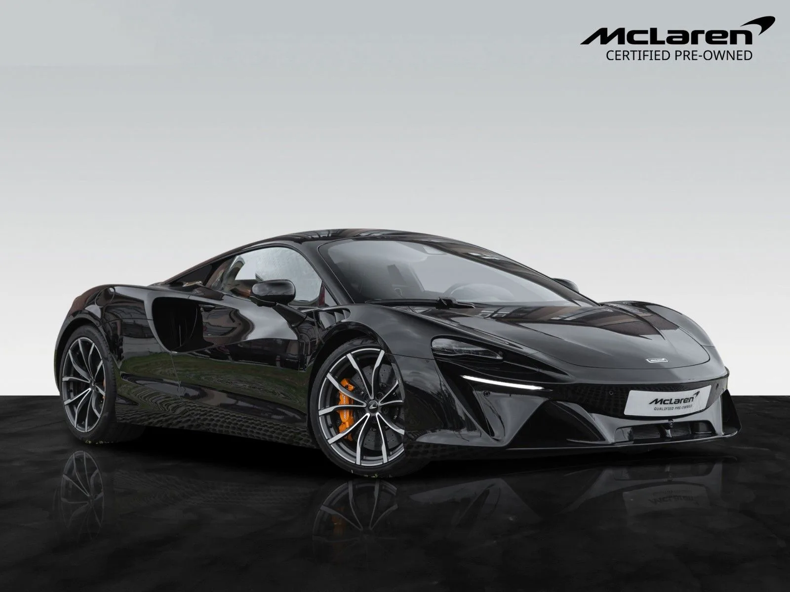 2023 McLaren Artura proposée par un concessionnaire agréé à Munich, Allemagne, photo principale