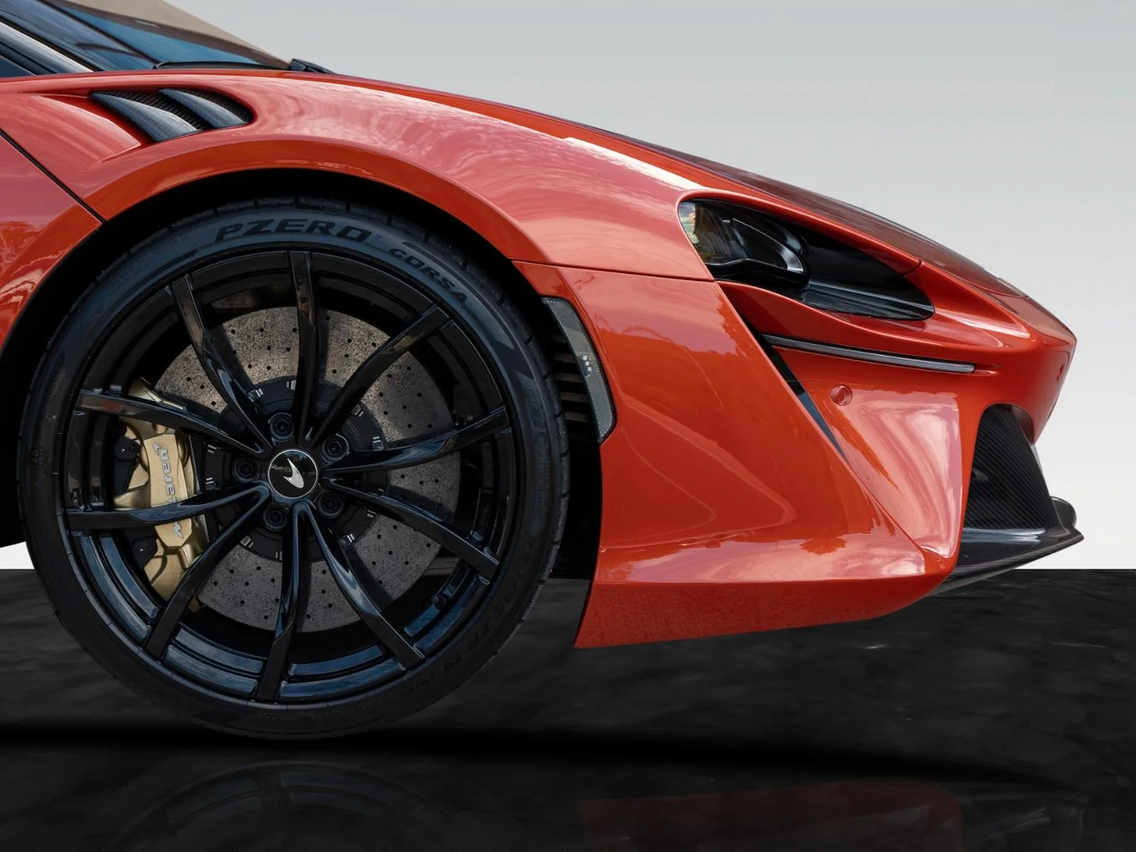 2023 McLaren Artura, 8/28