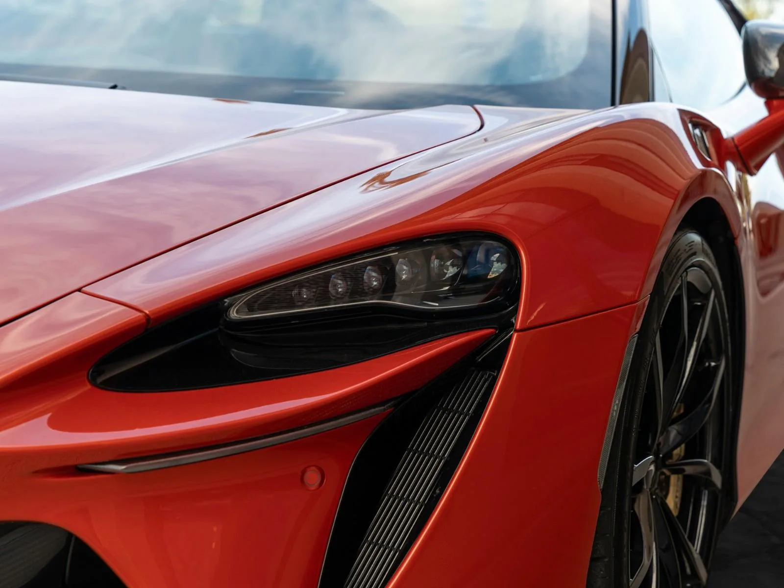 2023 McLaren Artura, 12/28