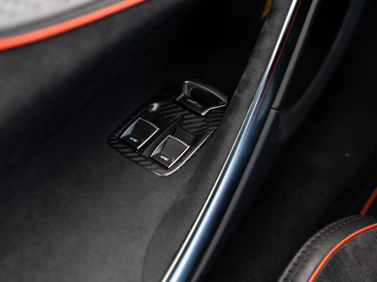 2023 McLaren Artura, 27/28