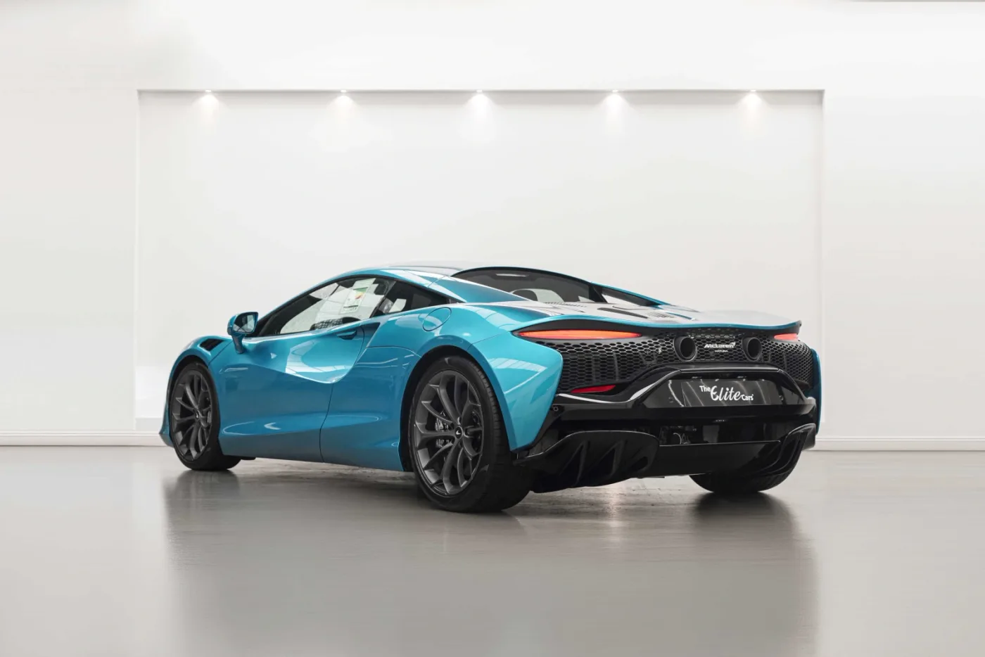 2023 McLaren Artura angeboten von einem Fachhändler in Dubai, Vereinigte Arabische Emirate, Foto 5 von 10