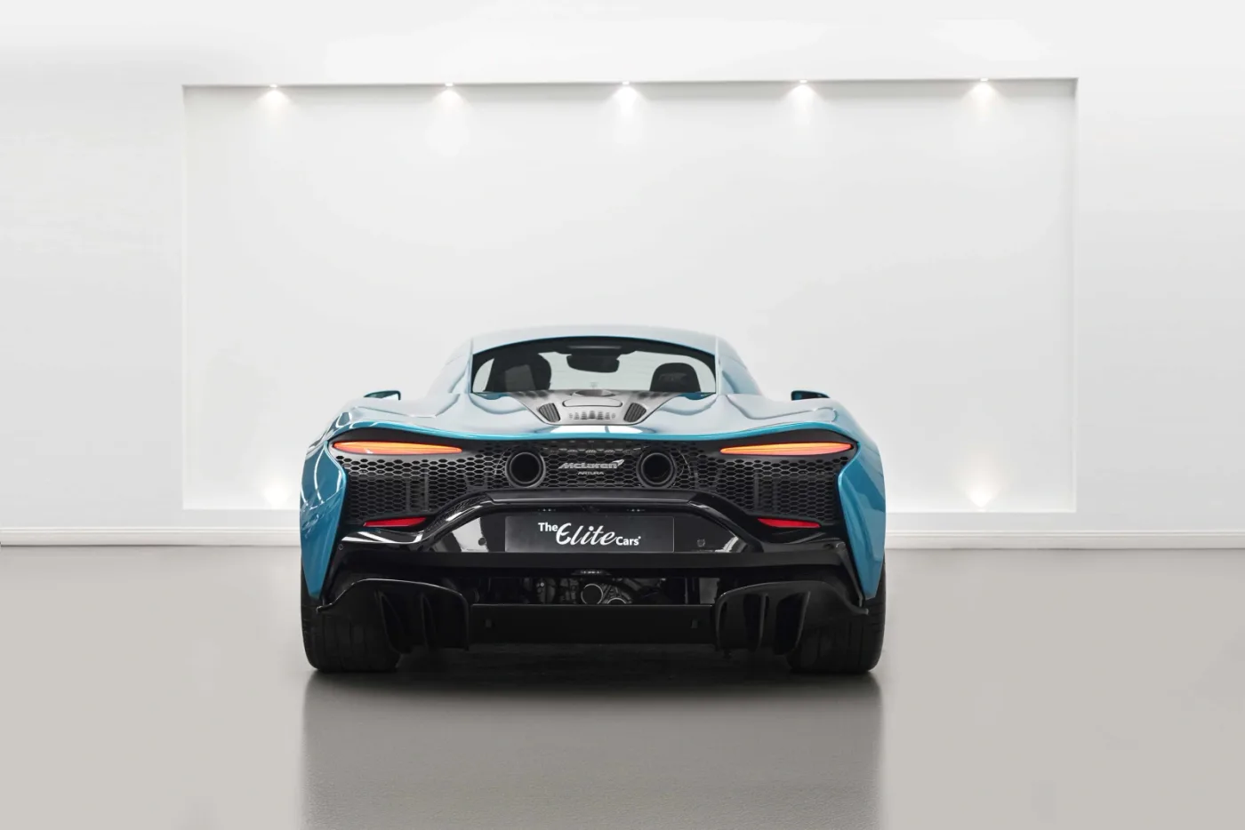 2023 McLaren Artura angeboten von einem Fachhändler in Dubai, Vereinigte Arabische Emirate, Foto 6 von 10