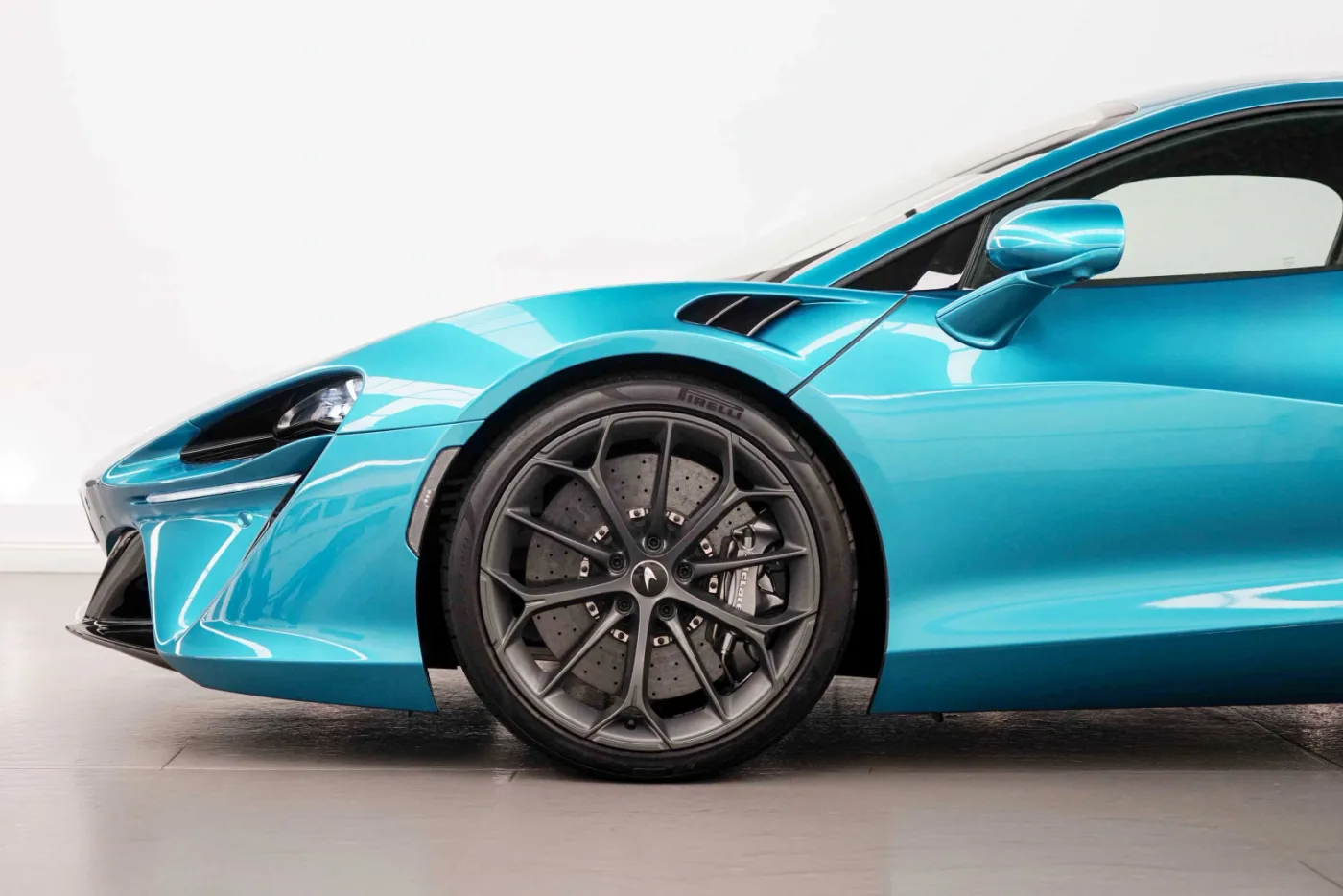 2023 McLaren Artura angeboten von einem Fachhändler in Dubai, Vereinigte Arabische Emirate, Foto 7 von 10