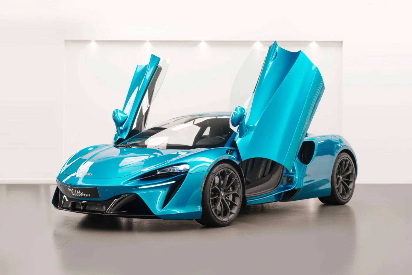2023 McLaren Artura angeboten von einem Fachhändler in Dubai, Vereinigte Arabische Emirate, Foto 8 von 10