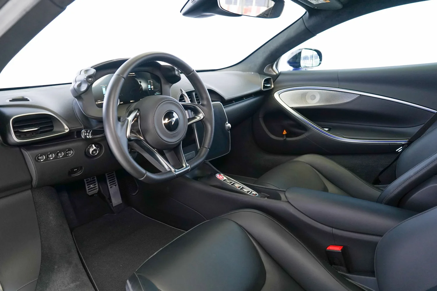 2023 McLaren Artura, 2/12