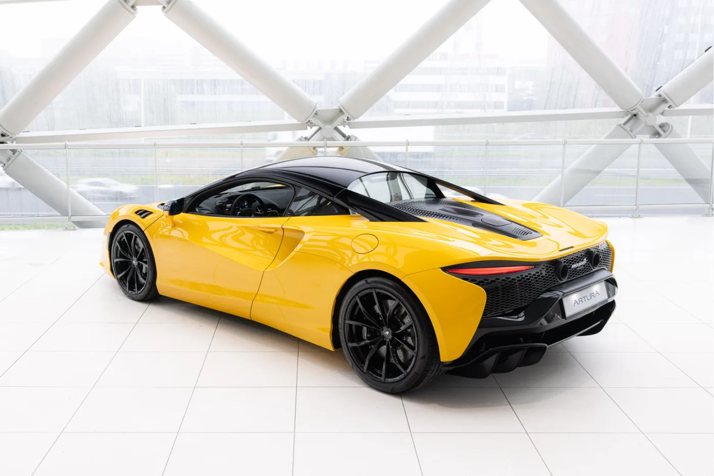 2023 McLaren Artura proposée par un concessionnaire agréé McLaren et Morgan à Utrecht, Pays-Bas, photo 2 sur 25