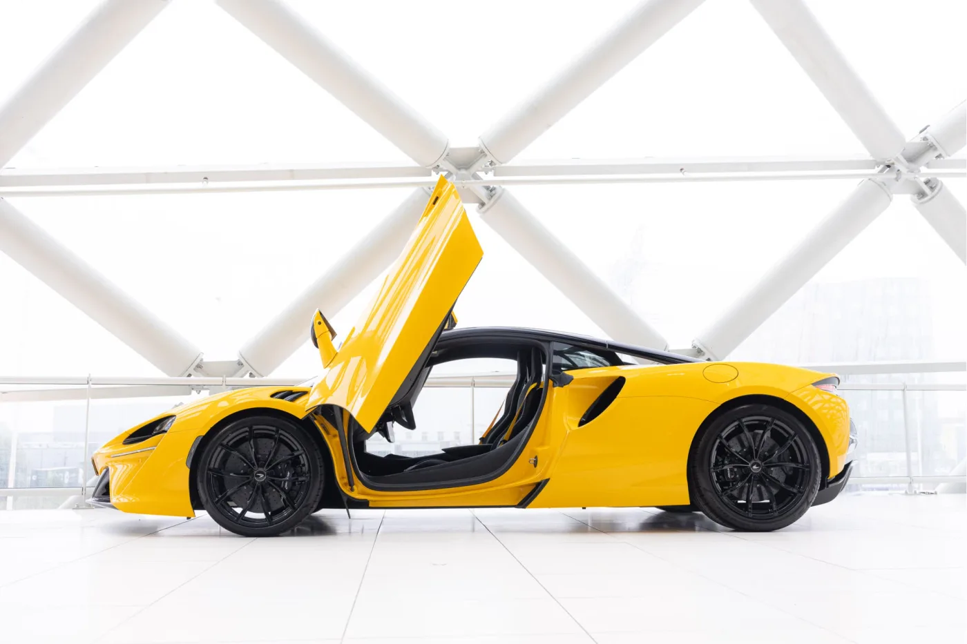 2023 McLaren Artura proposée par un concessionnaire agréé McLaren et Morgan à Utrecht, Pays-Bas, photo 8 sur 25