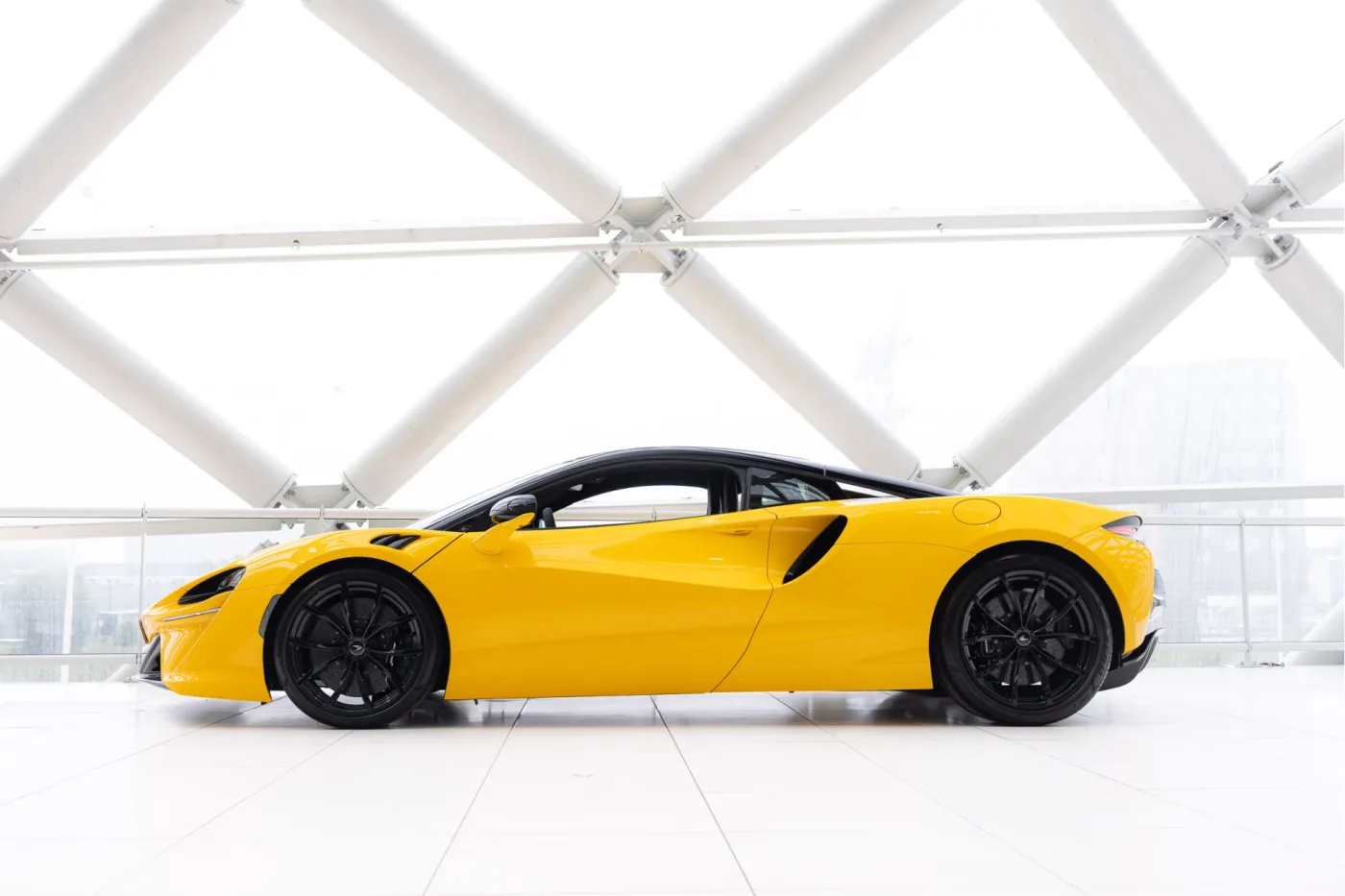 2023 McLaren Artura proposée par un concessionnaire agréé McLaren et Morgan à Utrecht, Pays-Bas, photo 9 sur 25