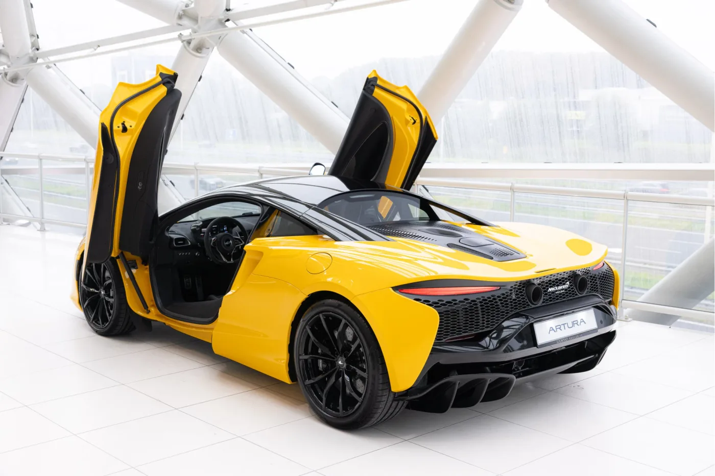 2023 McLaren Artura proposée par un concessionnaire agréé McLaren et Morgan à Utrecht, Pays-Bas, photo 11 sur 25