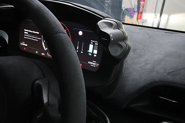 2023 McLaren Artura Performance, 28/30