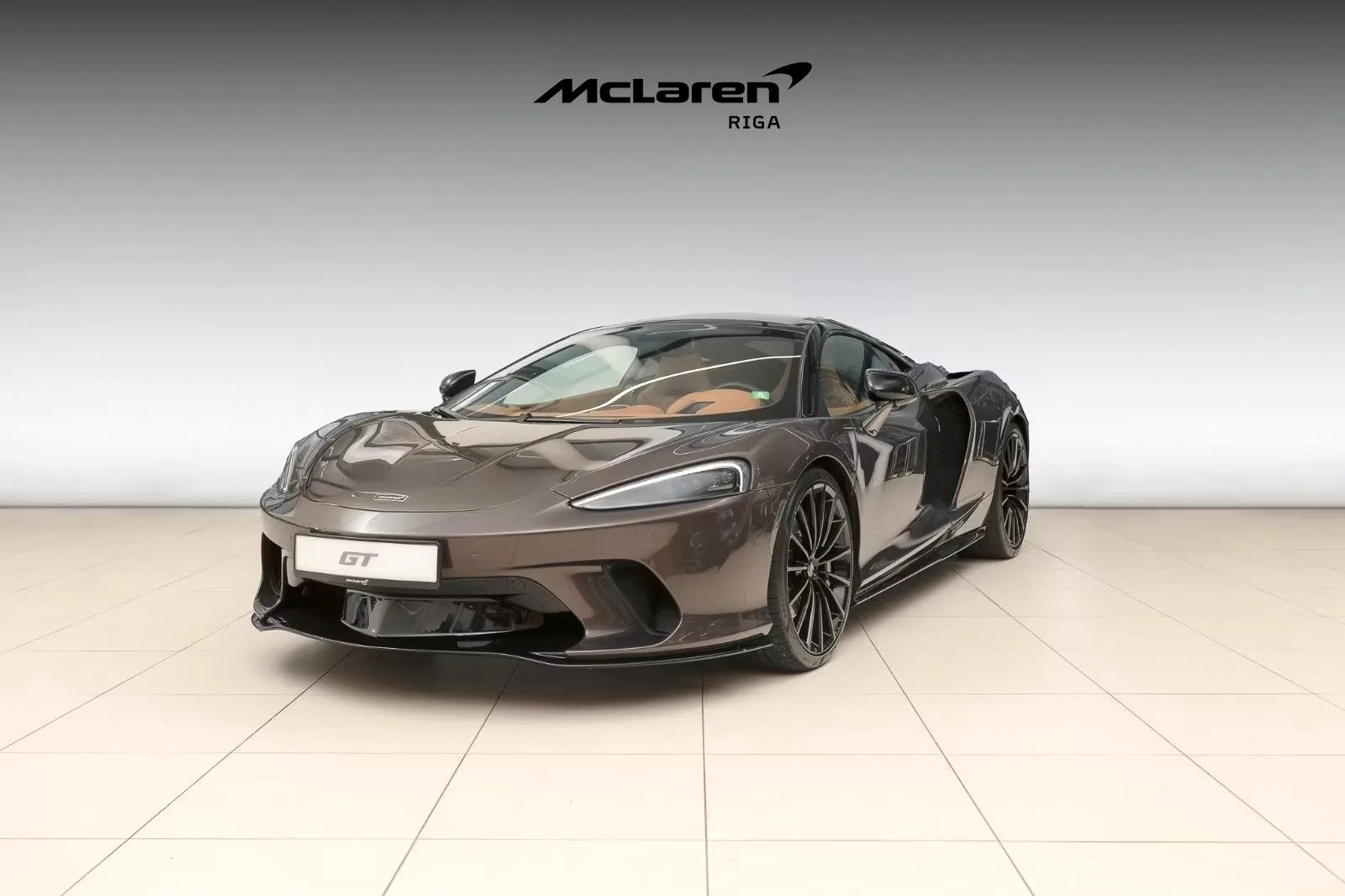 2023 McLaren GT proposée par un spécialiste de la supercar à Riga, Lettonie, photo principale