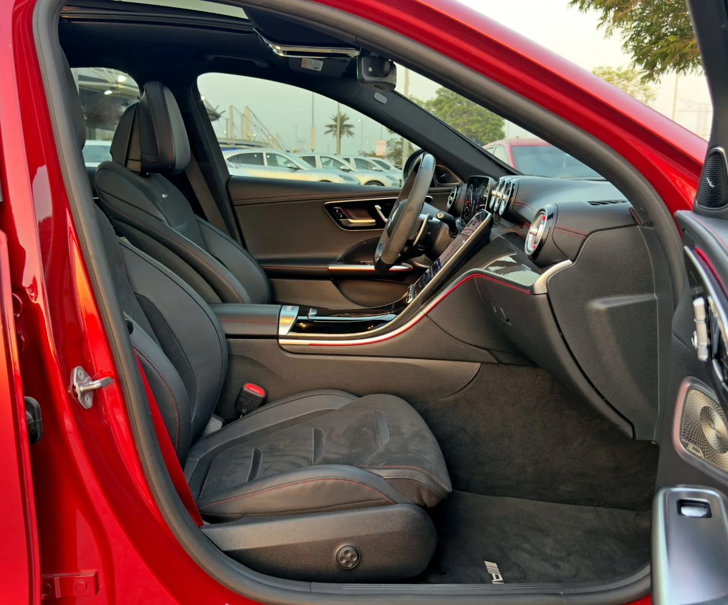 2023 Mercedes-AMG C 43 4matic proposée par un concessionnaire spécialisé à Dubai, Émirats arabes unis, photo 11 sur 13