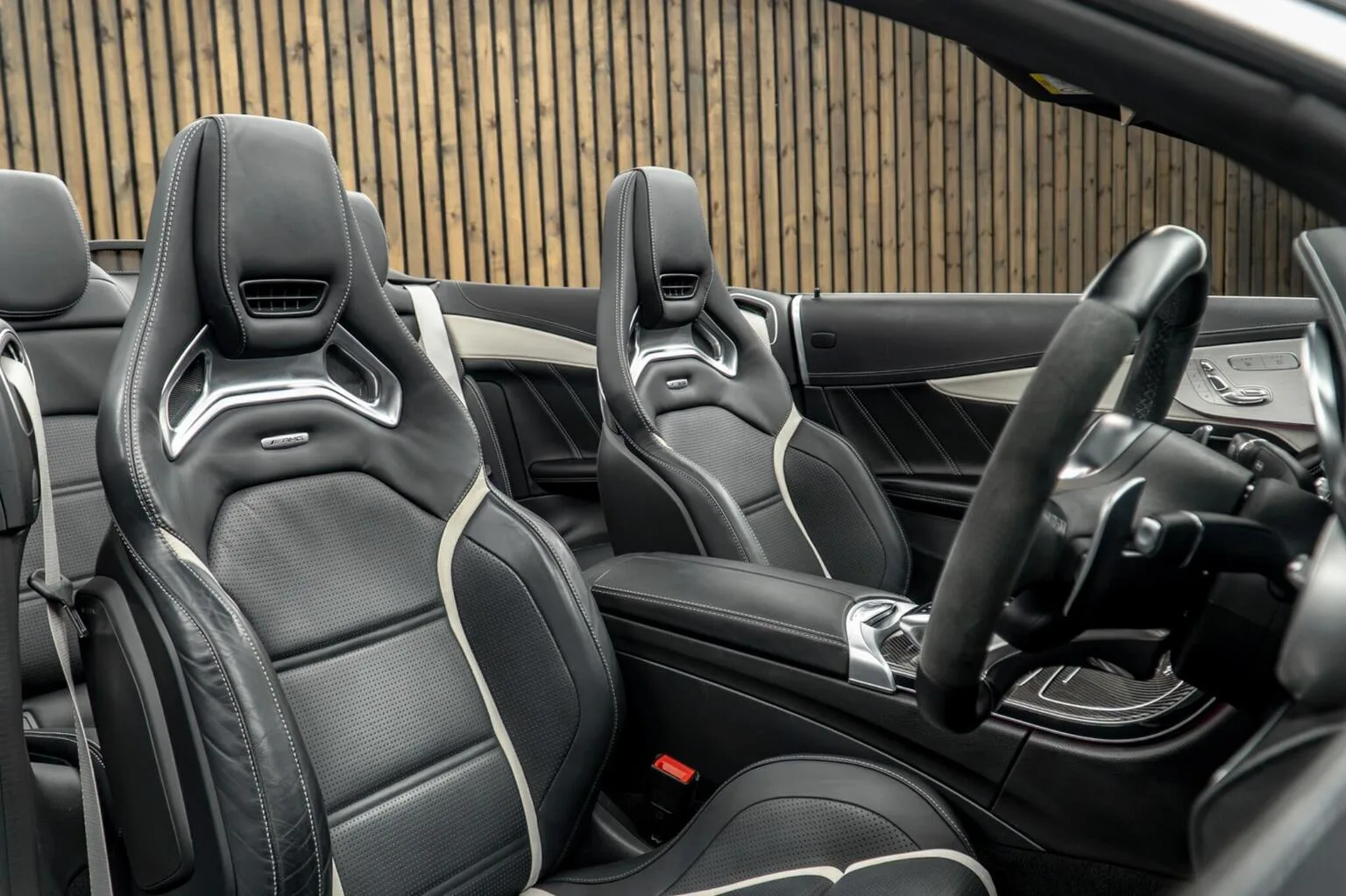 2023 Mercedes-AMG C 63 S Cabriolet Night Edition, 2/30