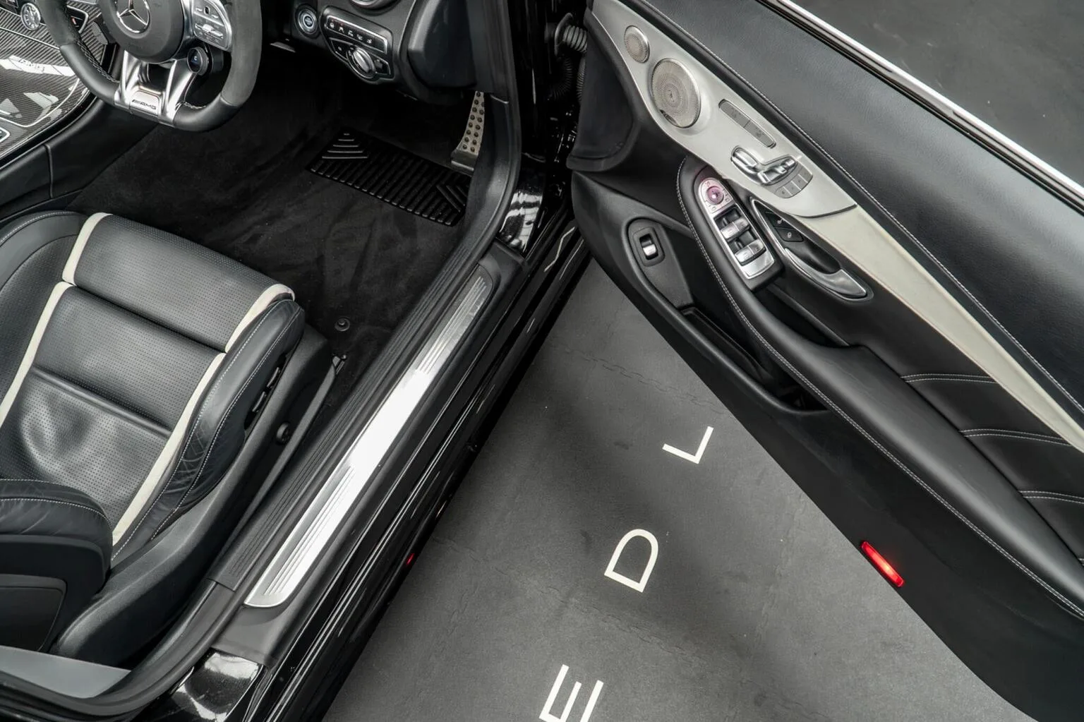 2023 Mercedes-AMG C 63 S Cabriolet Night Edition, 28/30