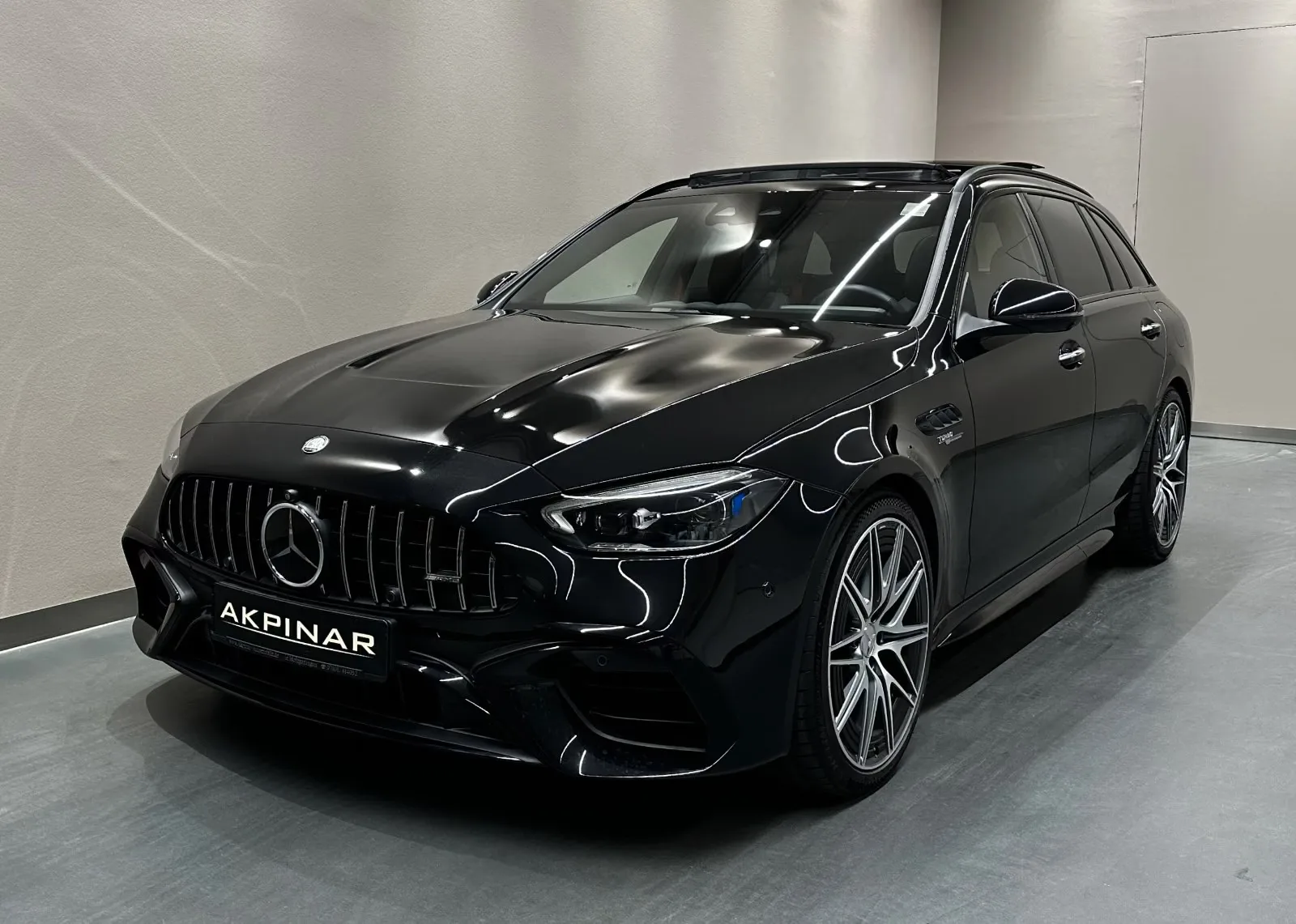 2023 Mercedes-AMG C 63 S E Performance Estate offered by a specialist dealer in Holzgerlingen, Germany, main photo