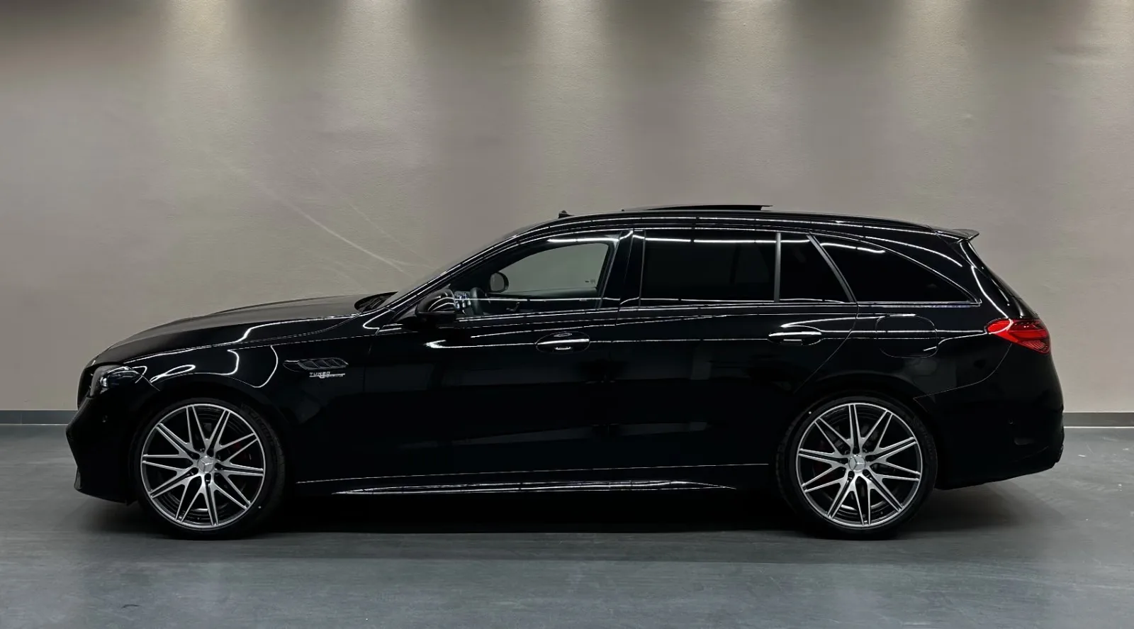 2023 Mercedes-AMG C 63 S E Performance Estate, 3/26