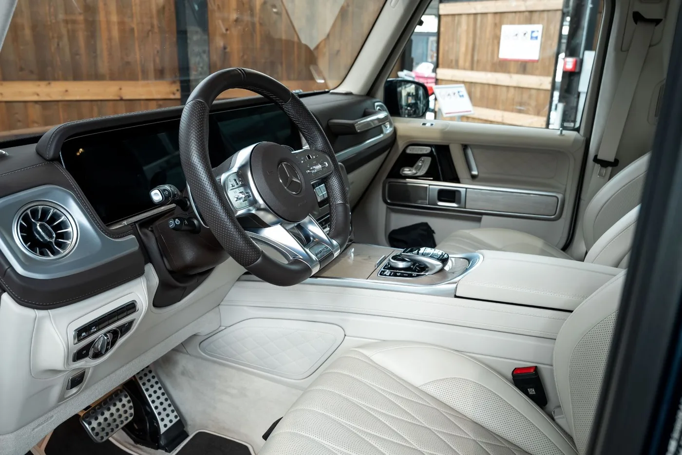 2023 Mercedes-AMG G 63 proposée par un concessionnaire spécialisé à Neuss, Allemagne, photo 8 sur 10