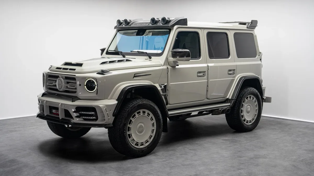2023 Mercedes-AMG G 63 4x4 proposée par un concessionnaire spécialisé à Dubai, Émirats arabes unis, photo 2 sur 25