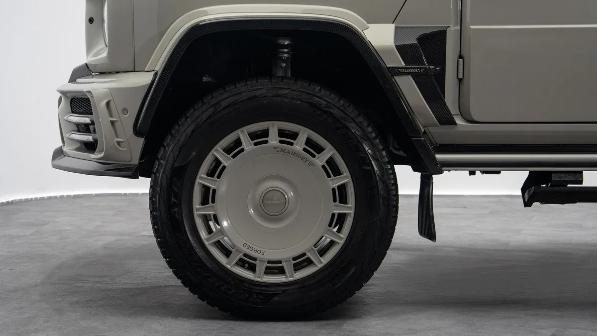 2023 Mercedes-AMG G 63 4x4 proposée par un concessionnaire spécialisé à Dubai, Émirats arabes unis, photo 6 sur 25