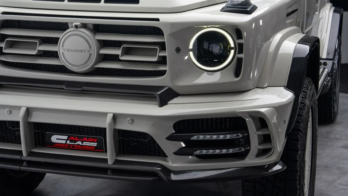 2023 Mercedes-AMG G 63 4x4 proposée par un concessionnaire spécialisé à Dubai, Émirats arabes unis, photo 8 sur 25