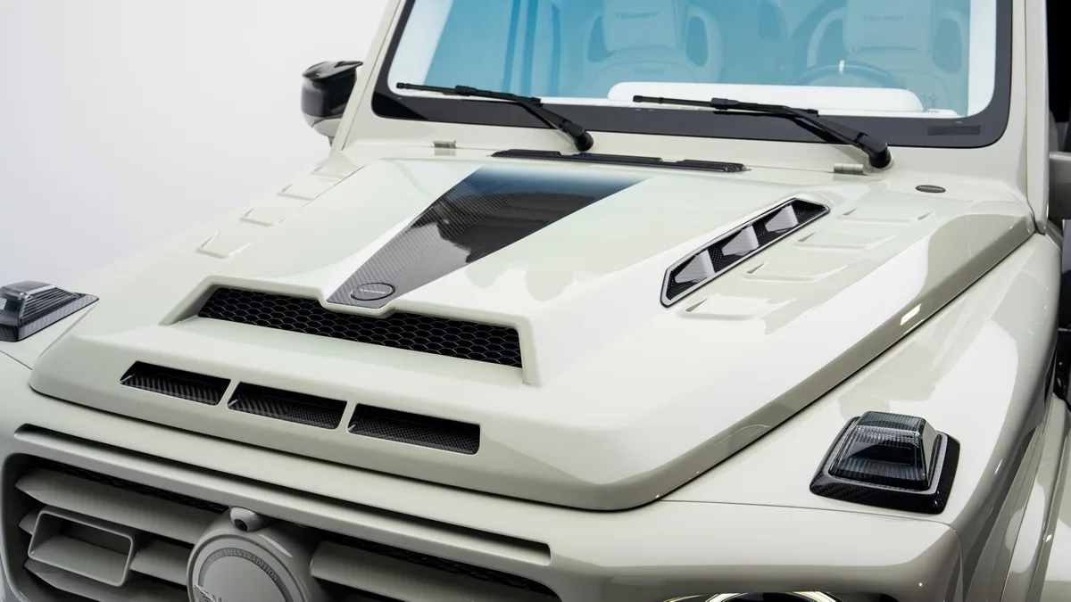 2023 Mercedes-AMG G 63 4x4 proposée par un concessionnaire spécialisé à Dubai, Émirats arabes unis, photo 9 sur 25