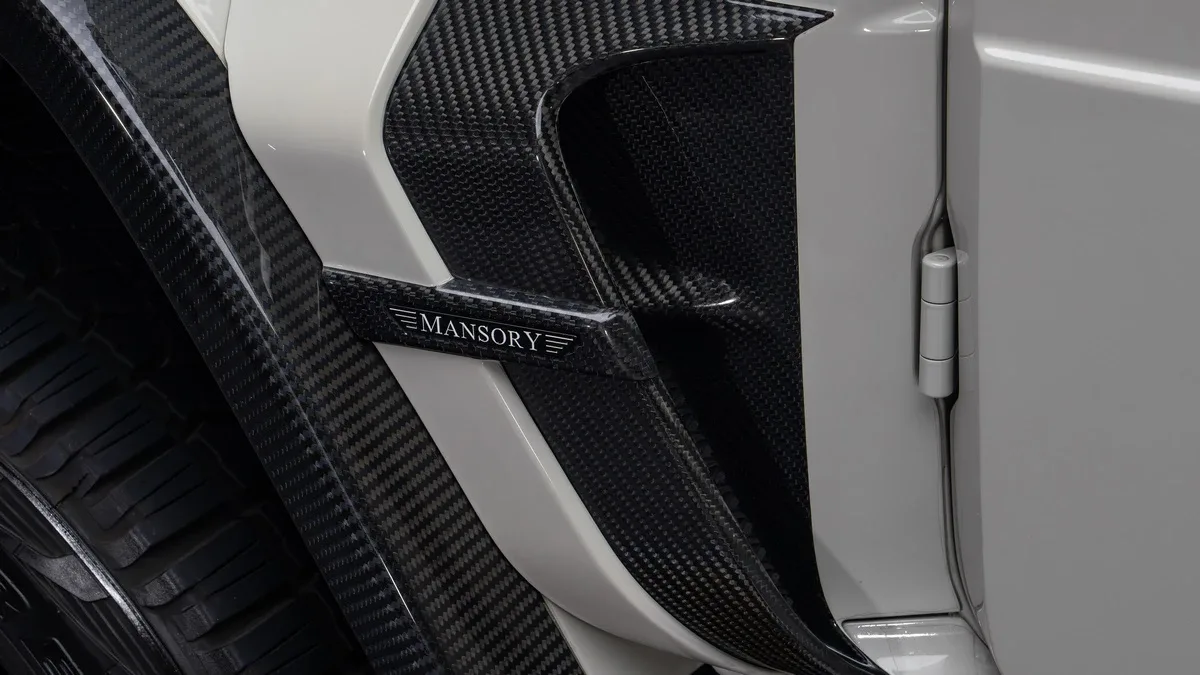 2023 Mercedes-AMG G 63 4x4 proposée par un concessionnaire spécialisé à Dubai, Émirats arabes unis, photo 10 sur 25