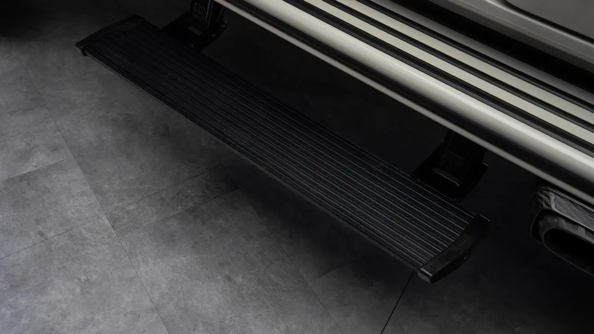 2023 Mercedes-AMG G 63 4x4 proposée par un concessionnaire spécialisé à Dubai, Émirats arabes unis, photo 13 sur 25