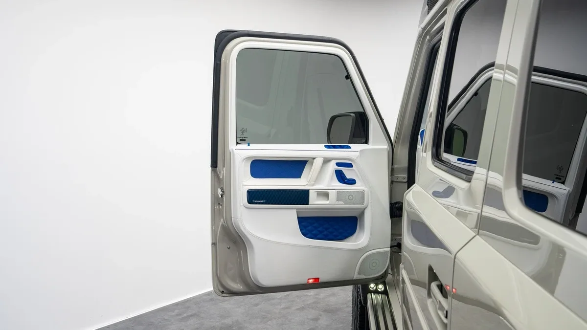 2023 Mercedes-AMG G 63 4x4 proposée par un concessionnaire spécialisé à Dubai, Émirats arabes unis, photo 14 sur 25
