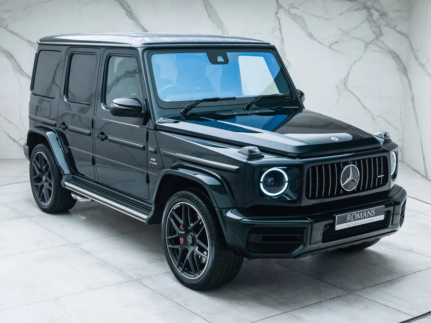 2023 Mercedes-AMG G 63 Carbon Edition en un concesionario especializado de Banstead, Reino Unido, foto principal