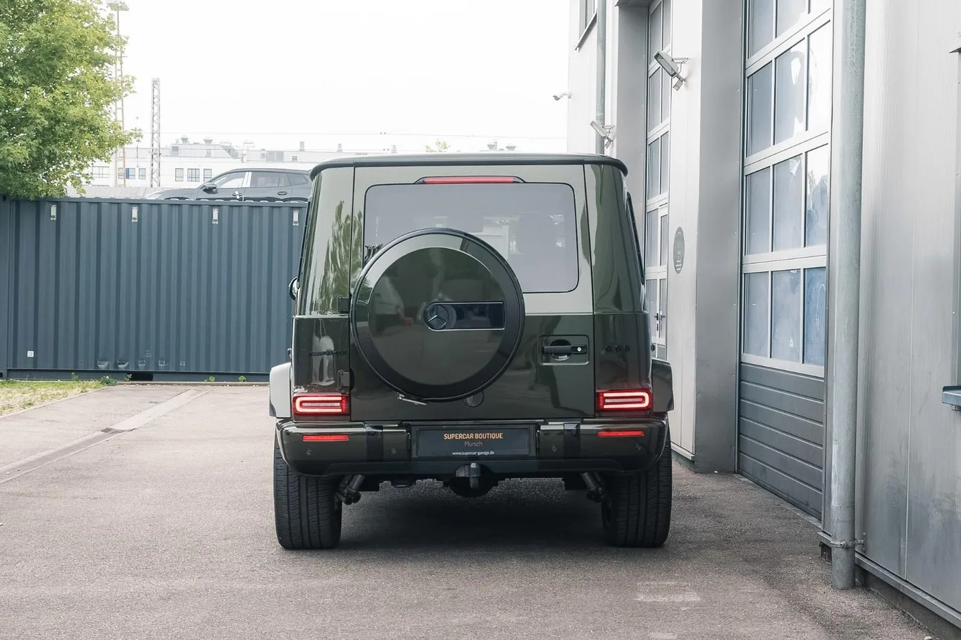 2023 Mercedes-AMG G 63 MANUFAKTUR offered by a supercar dealer in Munich, Germany, photo 4 of 22