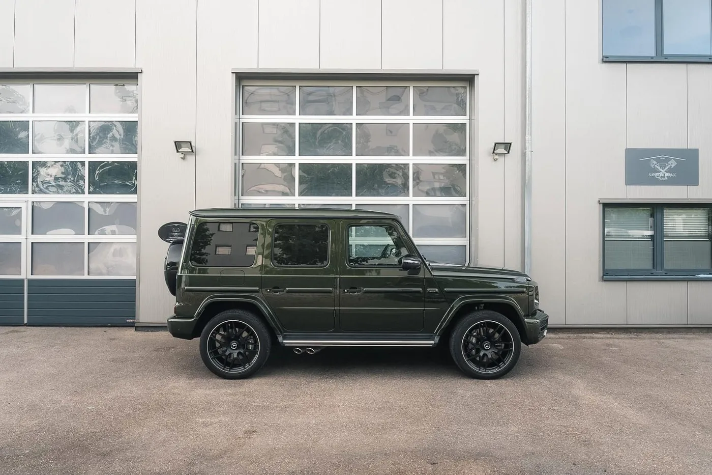2023 Mercedes-AMG G 63 MANUFAKTUR offered by a supercar dealer in Munich, Germany, photo 6 of 22