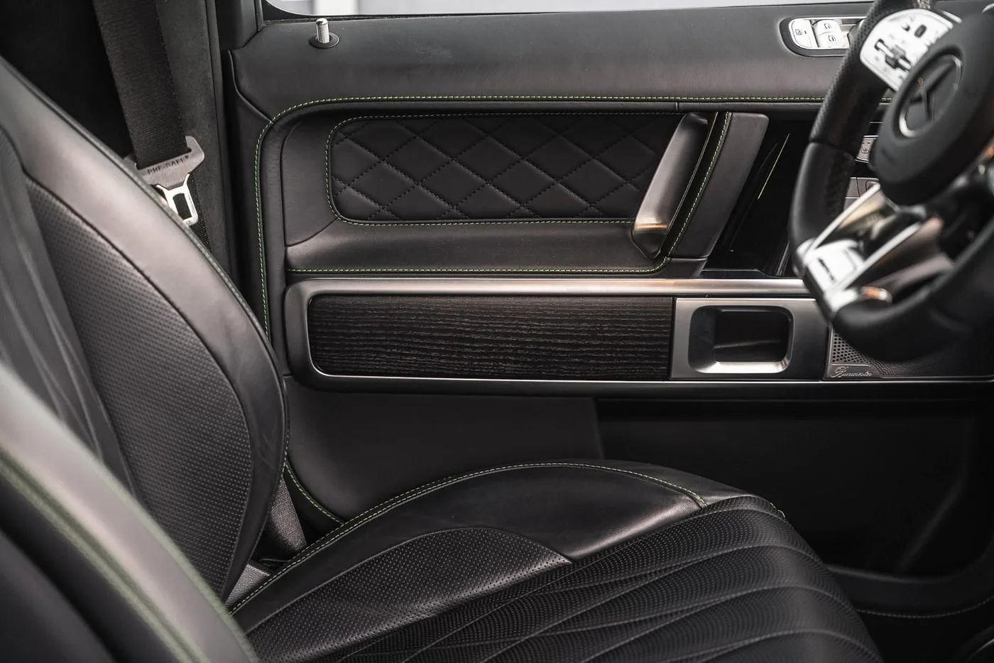 2023 Mercedes-AMG G 63 MANUFAKTUR offered by a supercar dealer in Munich, Germany, photo 15 of 22
