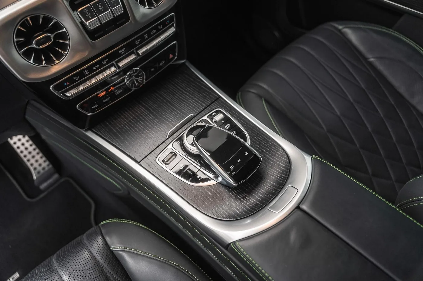 2023 Mercedes-AMG G 63 MANUFAKTUR offered by a supercar dealer in Munich, Germany, photo 19 of 22