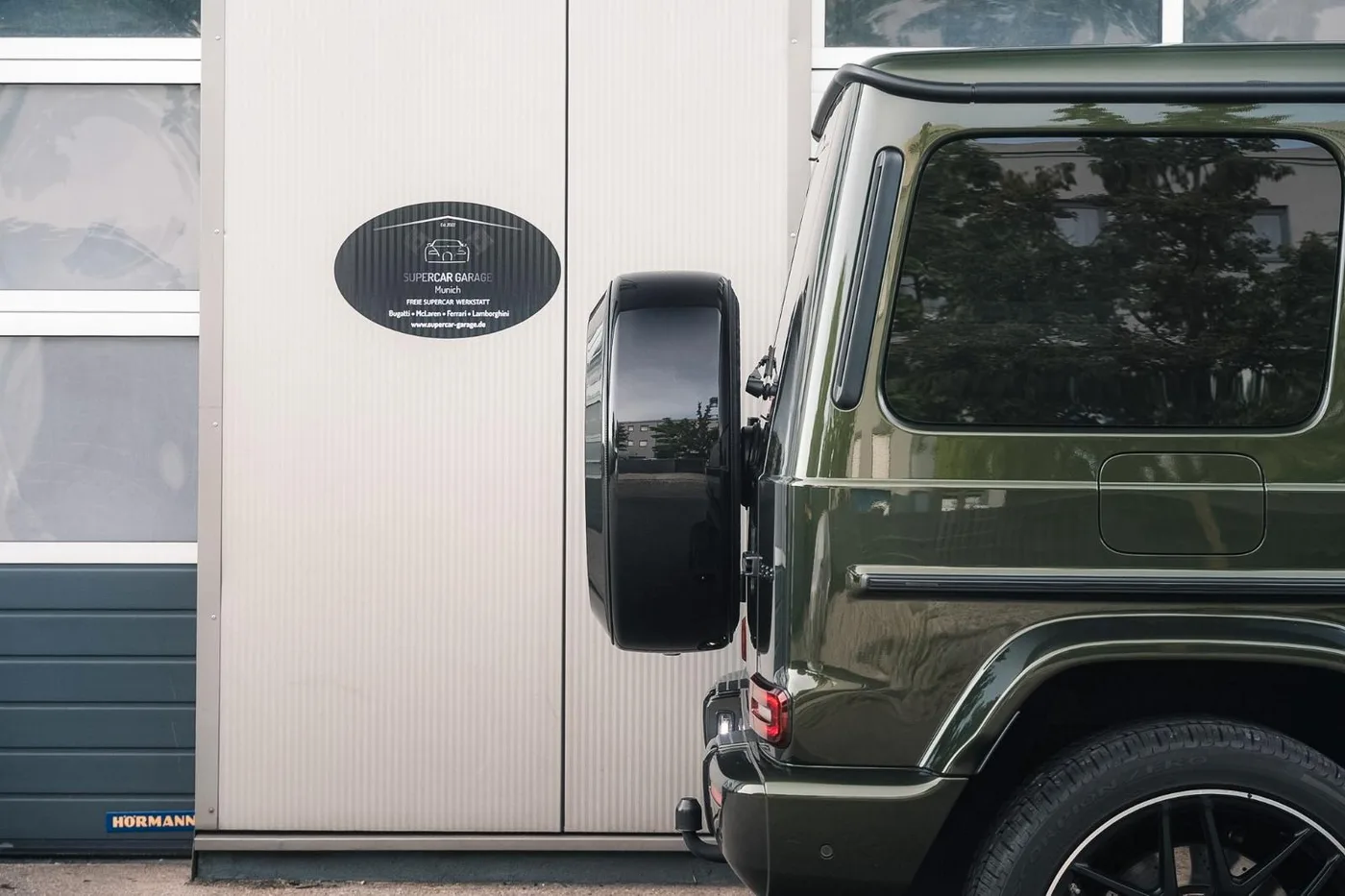 2023 Mercedes-AMG G 63 MANUFAKTUR offered by a supercar dealer in Munich, Germany, photo 20 of 22