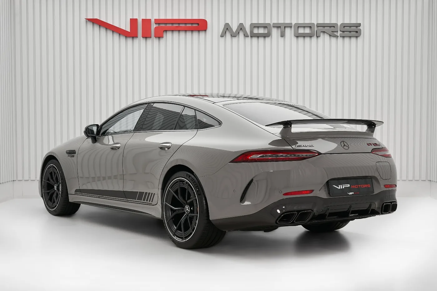 2023 Mercedes-AMG GT 63 S E Performance proposée par un concessionnaire spécialisé à Dubai, Émirats arabes unis, photo 4 sur 10