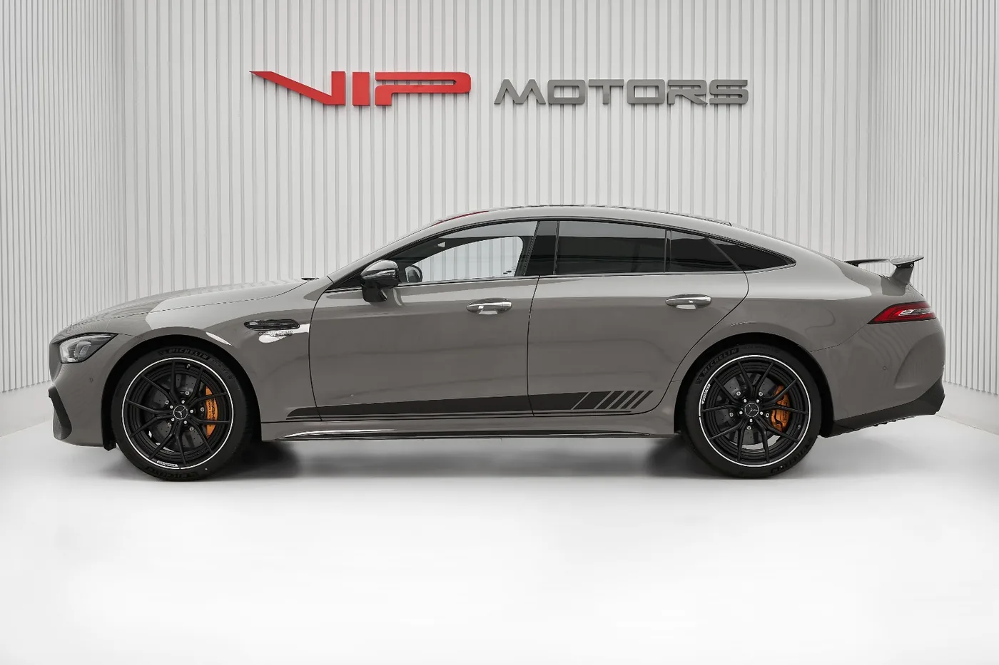 2023 Mercedes-AMG GT 63 S E Performance proposée par un concessionnaire spécialisé à Dubai, Émirats arabes unis, photo 7 sur 10