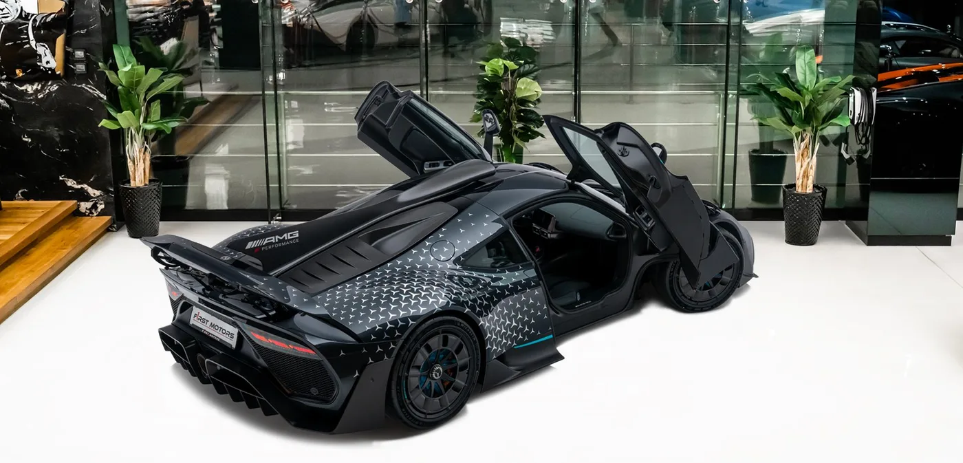 2023 Mercedes-AMG ONE angeboten von einem Fachhändler in Dubai, Vereinigte Arabische Emirate, Außenansicht 2