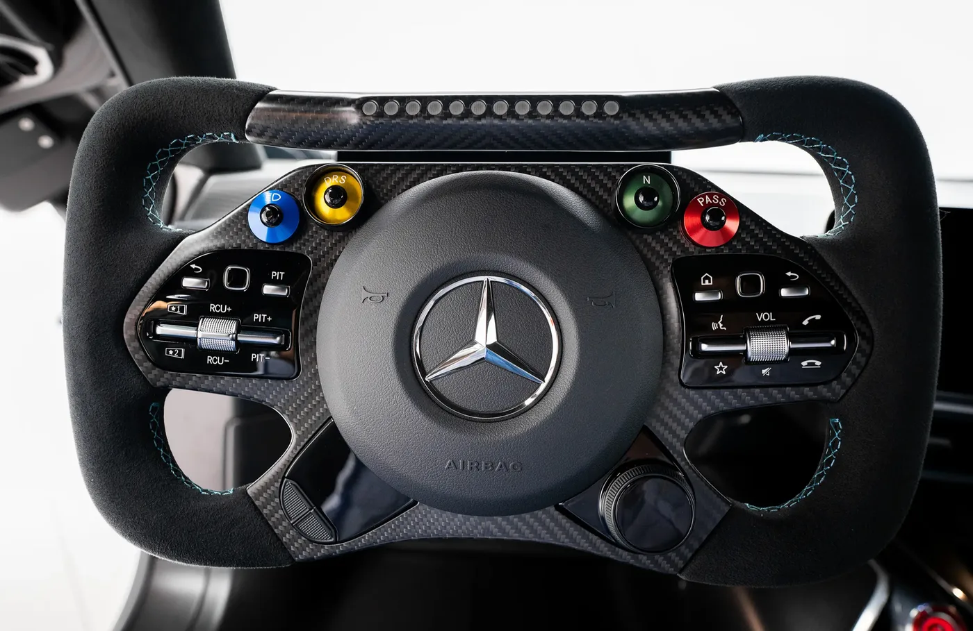 2023 Mercedes-AMG ONE angeboten von einem Fachhändler in Dubai, Vereinigte Arabische Emirate, Foto 7 von 10