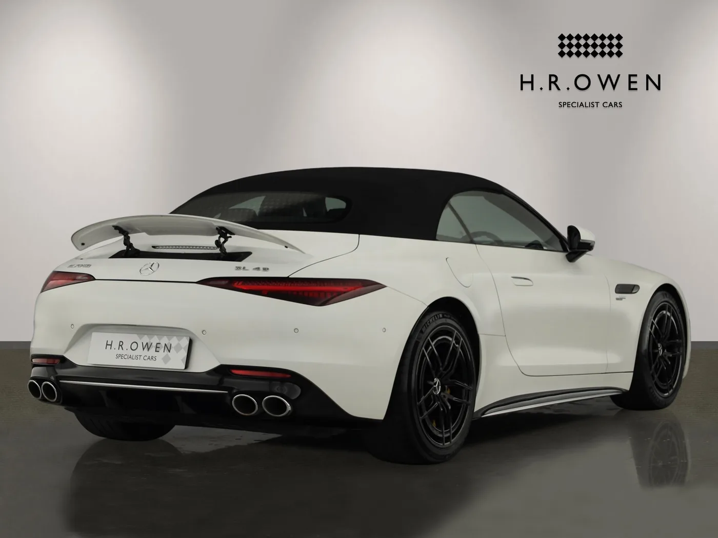 2023 Mercedes-AMG SL 43 Premium Plus offered by a franchised dealer group in Hatfield, United Kingdom, photo 3 of 25