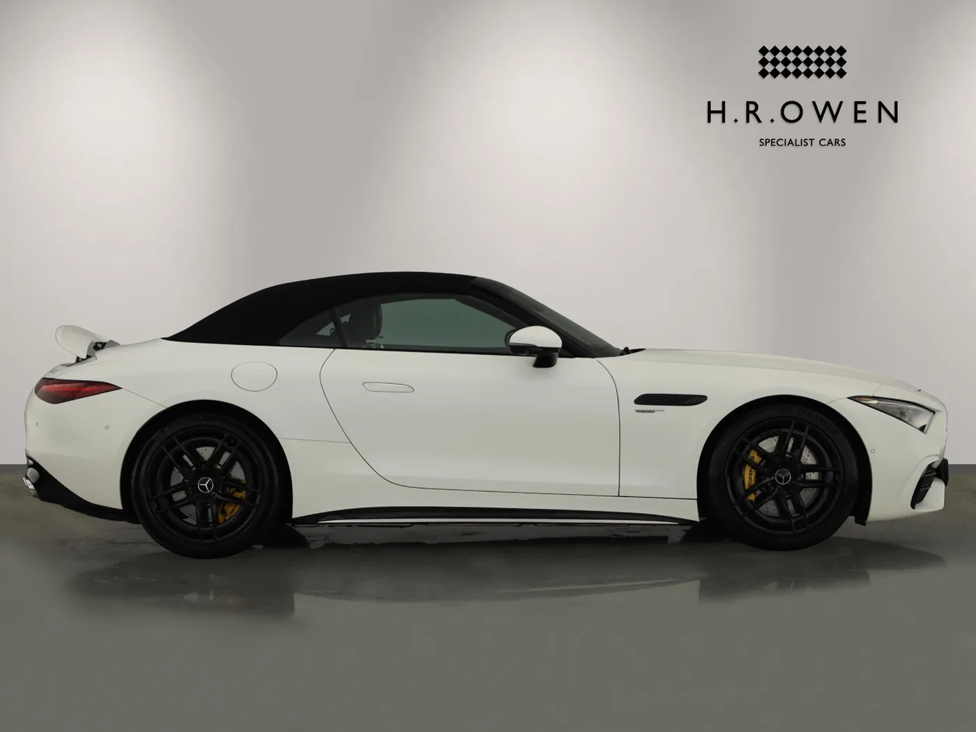 2023 Mercedes-AMG SL 43 Premium Plus offered by a franchised dealer group in Hatfield, United Kingdom, photo 5 of 25