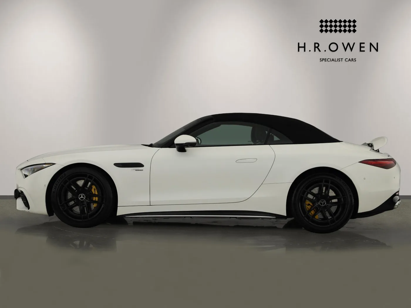2023 Mercedes-AMG SL 43 Premium Plus offered by a franchised dealer group in Hatfield, United Kingdom, photo 6 of 25