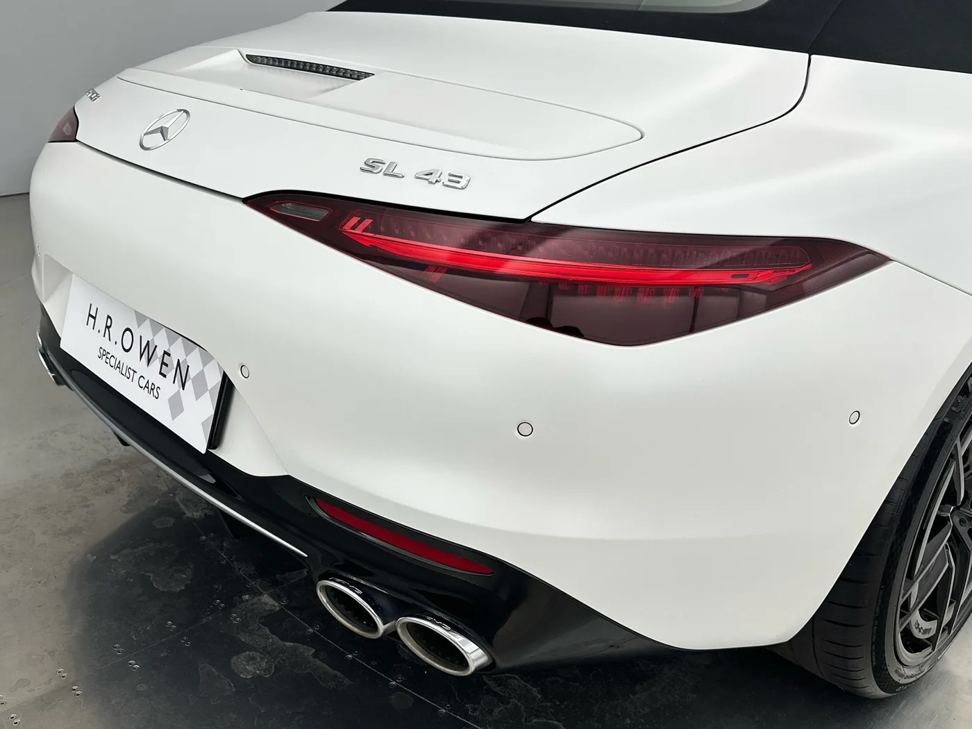 2023 Mercedes-AMG SL 43 Premium Plus offered by a franchised dealer group in Hatfield, United Kingdom, photo 9 of 25