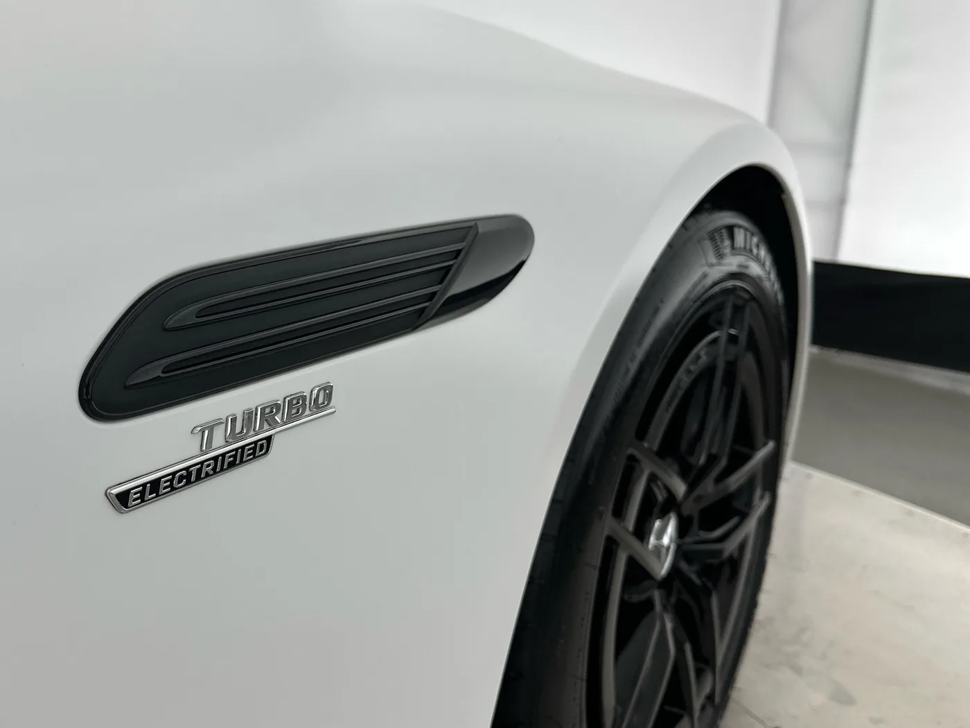 2023 Mercedes-AMG SL 43 Premium Plus offered by a franchised dealer group in Hatfield, United Kingdom, photo 22 of 25
