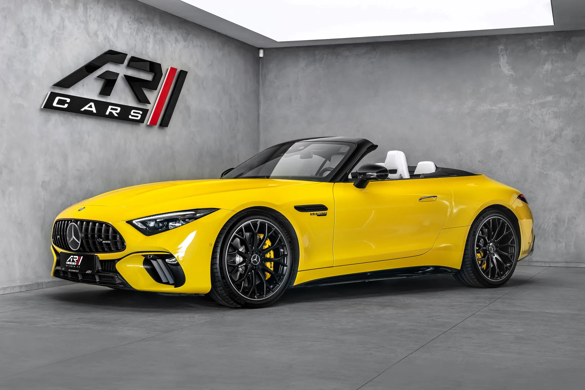 2023 Mercedes-AMG SL 63 4MATIC Performance, MANUFAKTUR angeboten von einem Fachhändler in Ostrava, Tschechien, Hauptfoto