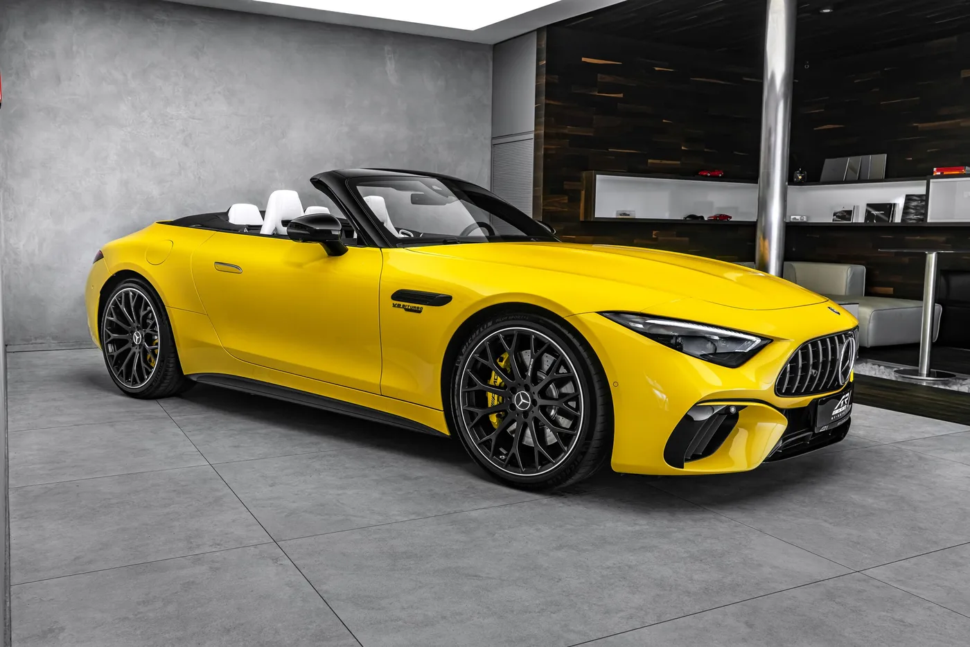 2023 Mercedes-AMG SL 63 4MATIC Performance, MANUFAKTUR proposée par un concessionnaire spécialisé à Ostrava, Tchéquie, photo 5 sur 15