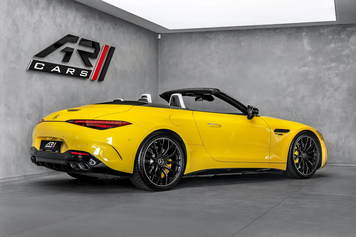 2023 Mercedes-AMG SL 63 4MATIC Performance, MANUFAKTUR proposée par un concessionnaire spécialisé à Ostrava, Tchéquie, photo 6 sur 15